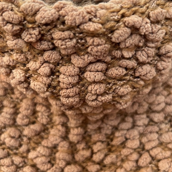 Simply Vera, Vera Wang knit top in size small. - Picture 6 of 6